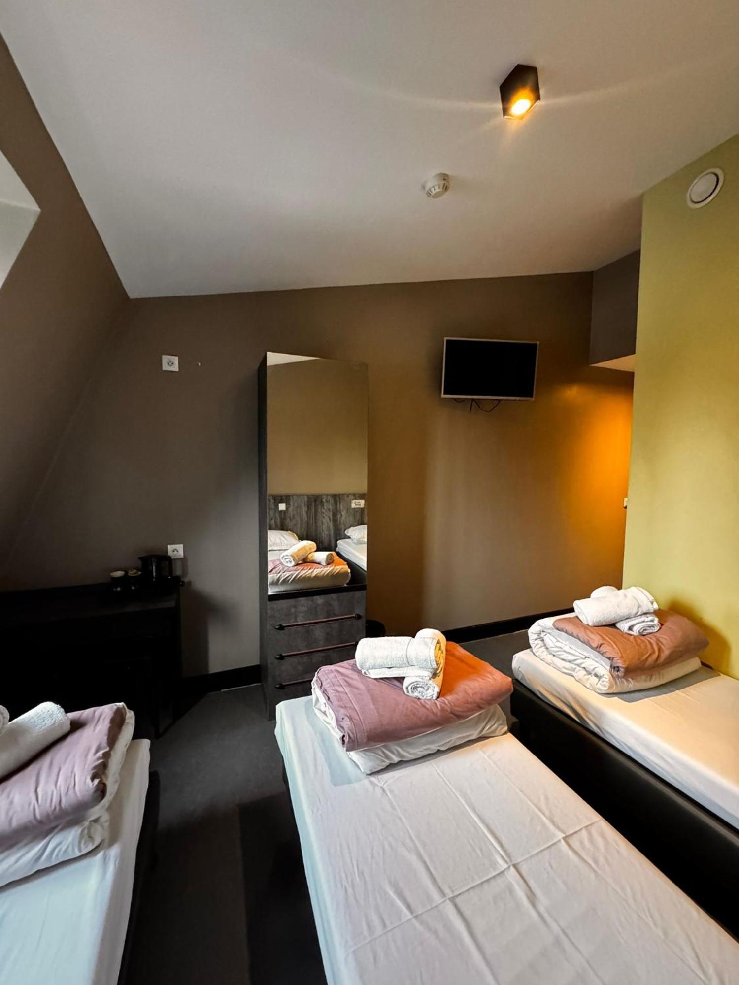 Dreibettzimmer mit eigenem Bad